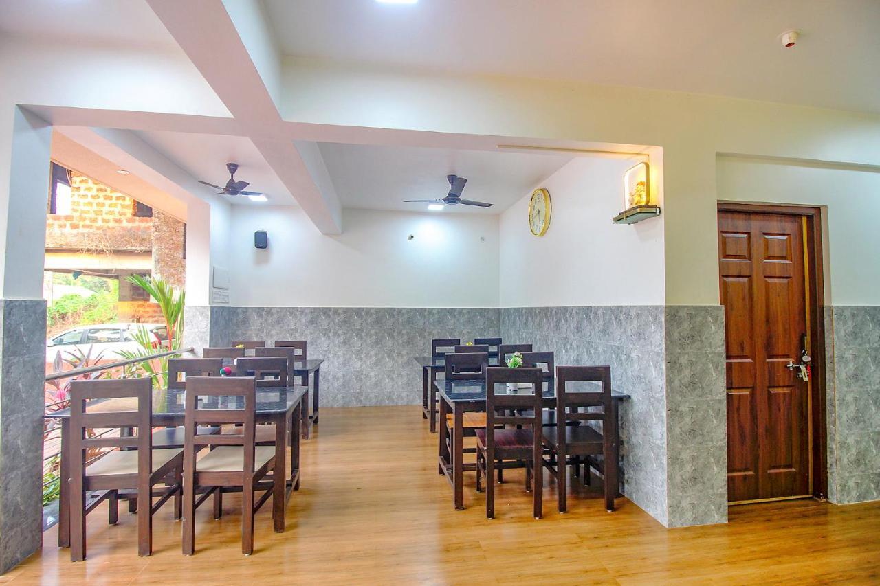 Fabescape Sk Studios With Pool & Gym, Arpora Oud Goa Buitenkant foto
