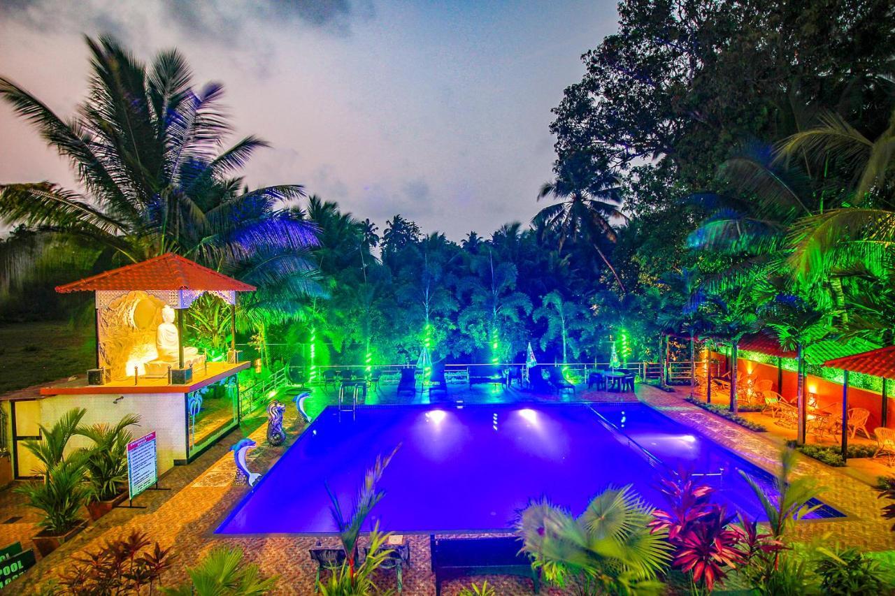 Fabescape Sk Studios With Pool & Gym, Arpora Oud Goa Buitenkant foto
