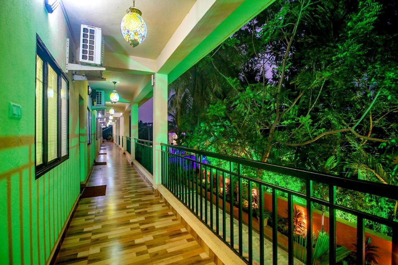 Fabescape Sk Studios With Pool & Gym, Arpora Oud Goa Buitenkant foto